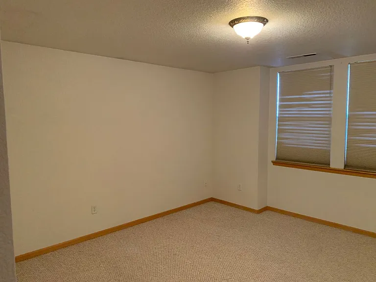 991 Winona Cir — Photo 9