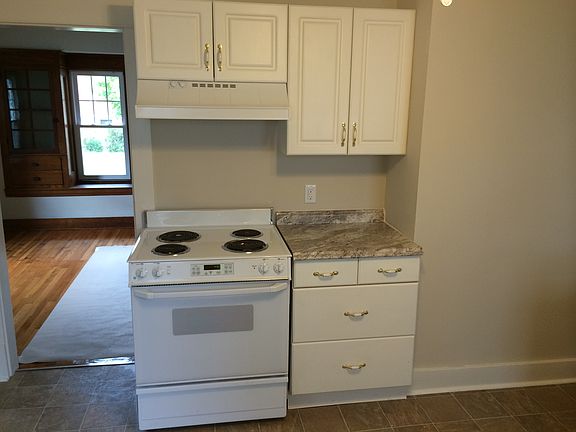 5th image of 84 Woodlawn St