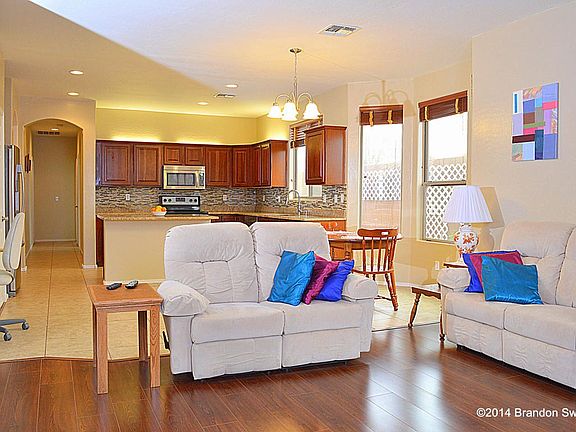 4th image of 1319 E Catino Ct