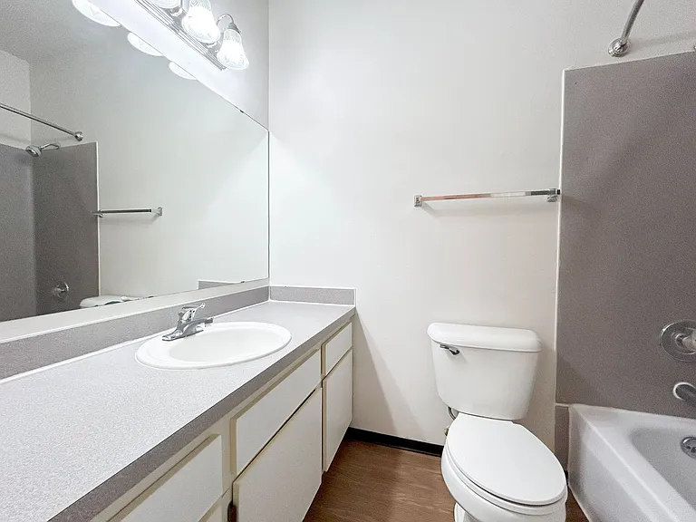 Ludlow Apartments — Photo 35
