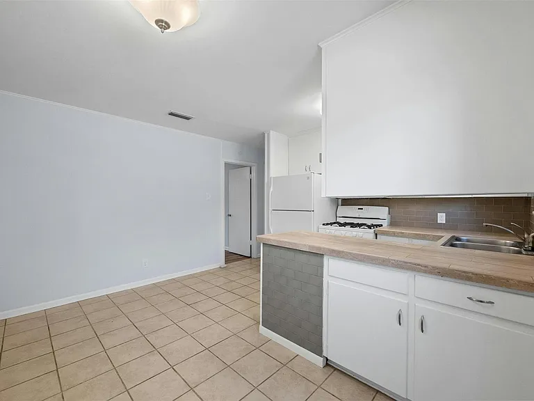 3713 Menchaca Rd #A — Photo 10
