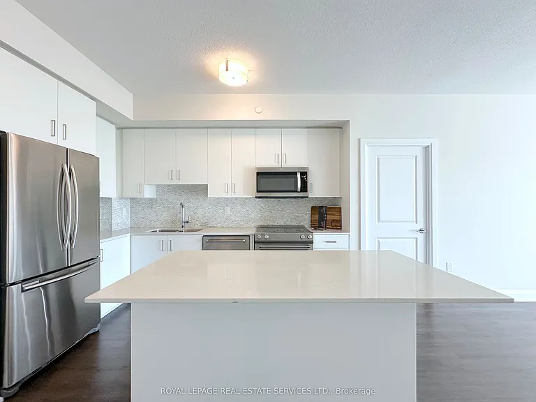 2333 Taunton Rd #209 — Photo 2