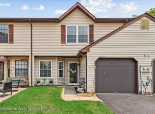 21 Seabreeze Sq, Howell, NJ 07728