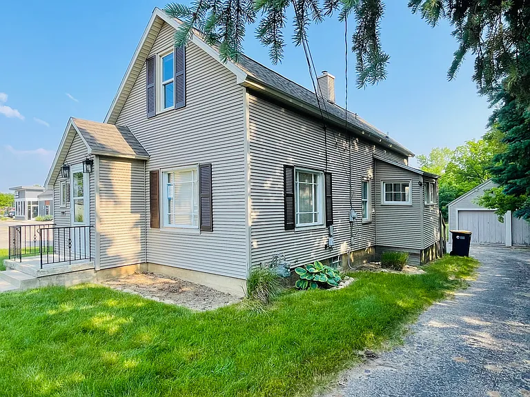1323 Leonard St NE — Photo 1