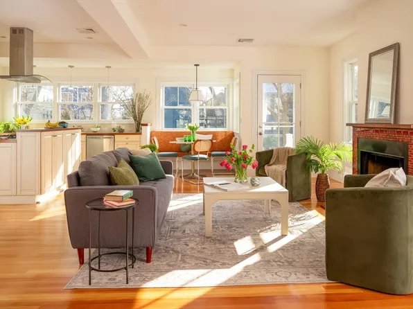 209 Lake View Ave, Cambridge, MA 02138