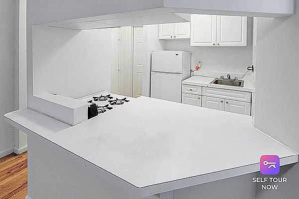 1st image of 1437 1st Ave #4SR