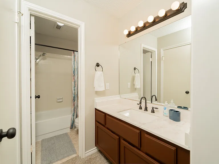 2640 Gwendolyn Ln #B — Photo 6