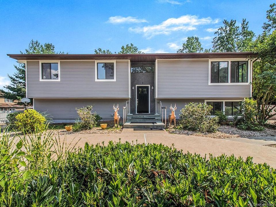 1st image of 4 Greensward Dr
