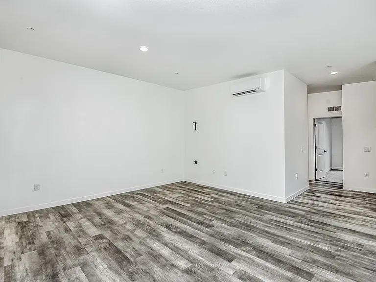 Bailey Commons — Photo 12