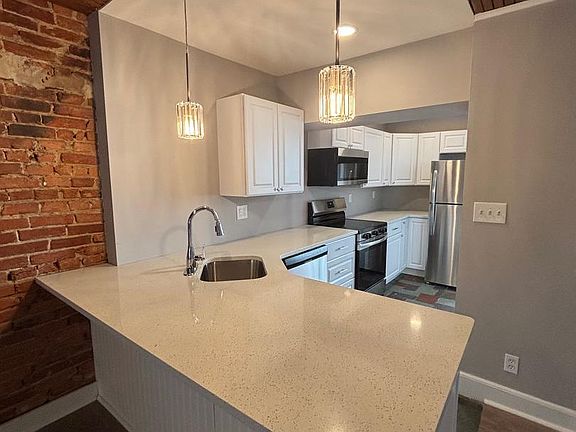 3rd image of 903 Lovering Ave