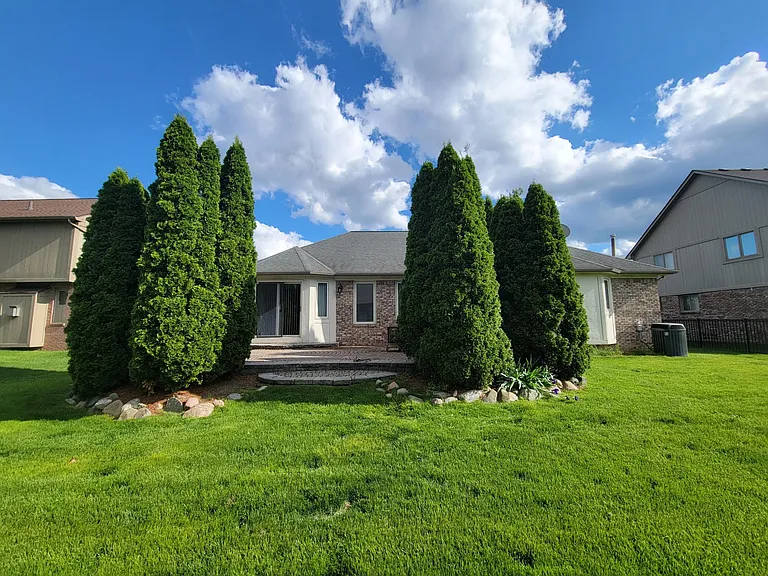 20393 Balmoral Dr — Photo 16