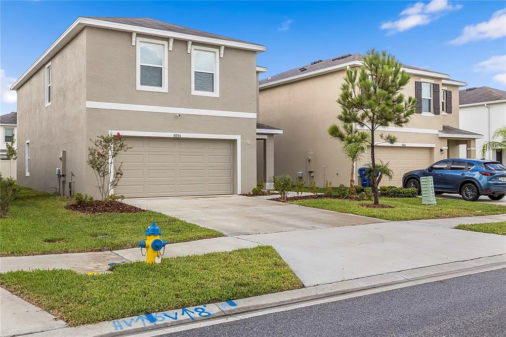 4 bed, 2.5 bath, 2260 sqft, $2,700 — Photo 2