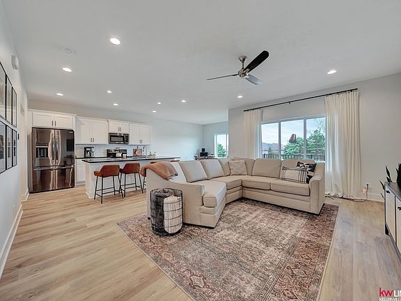 4th image of 9440 Merryvale Dr