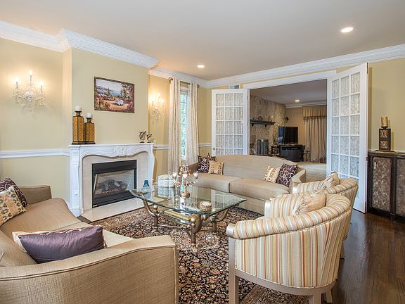 3rd image of 6 Westwood Ln
