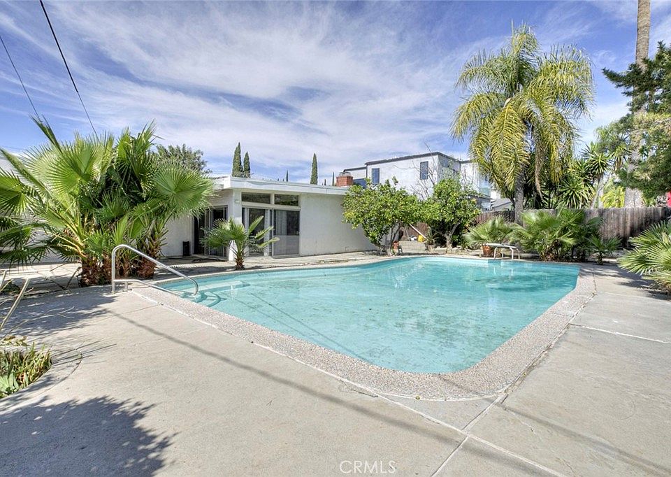 1st image of 10412 Reseda Blvd