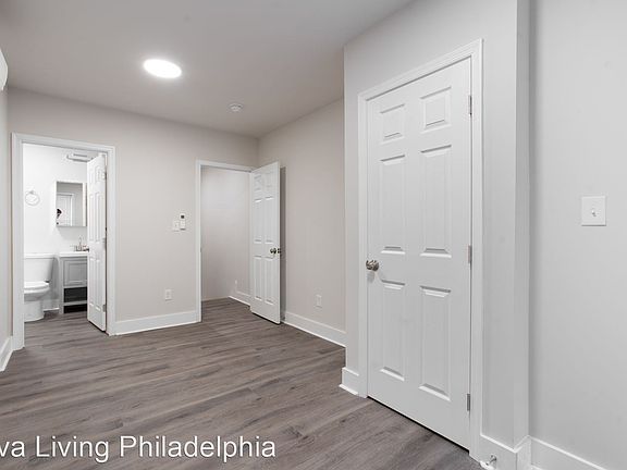 3rd image of 839 E Willard St Floor 2
