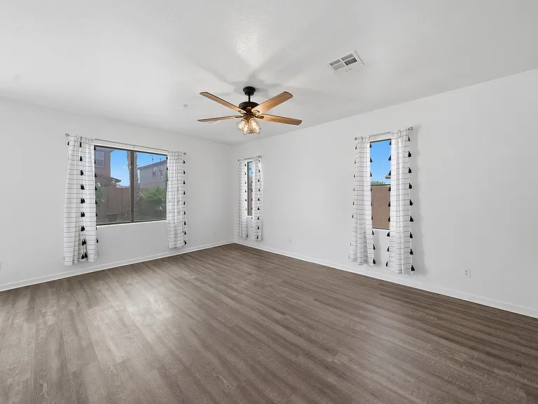 12175 W Chase Ln — Photo 10