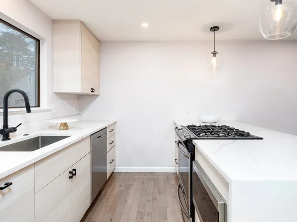 123 Chapin Rd APT 2C, Hudson, MA 01749