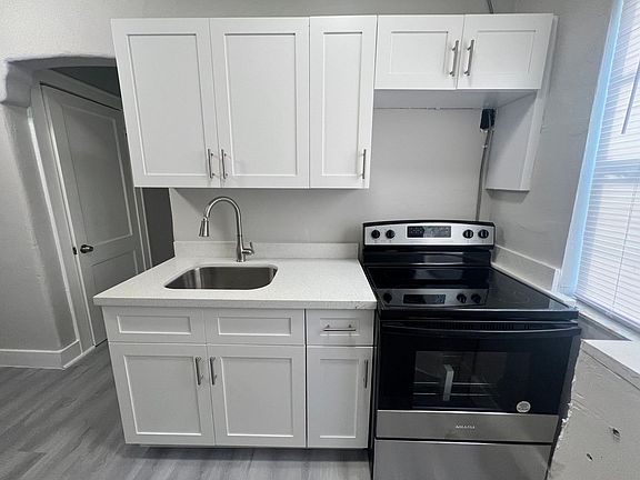 4th image of 1856 Lincoln St #8