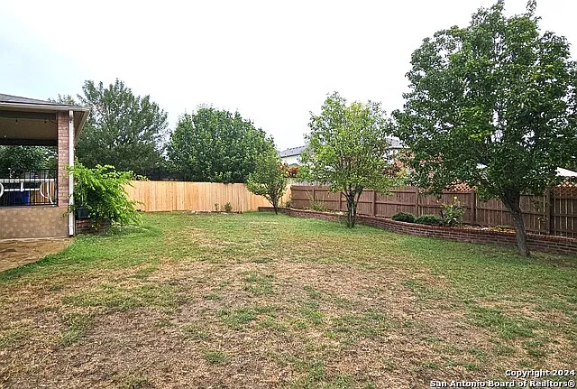208 Springtree Cv — Photo 31