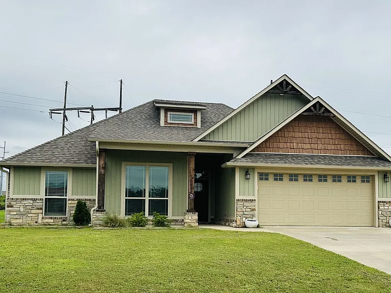 1505 Northridge Dr E — Photo 1