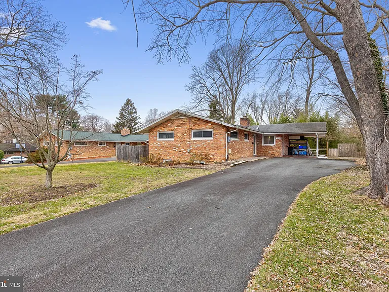 9920 Pinehurst Ave — Photo 3