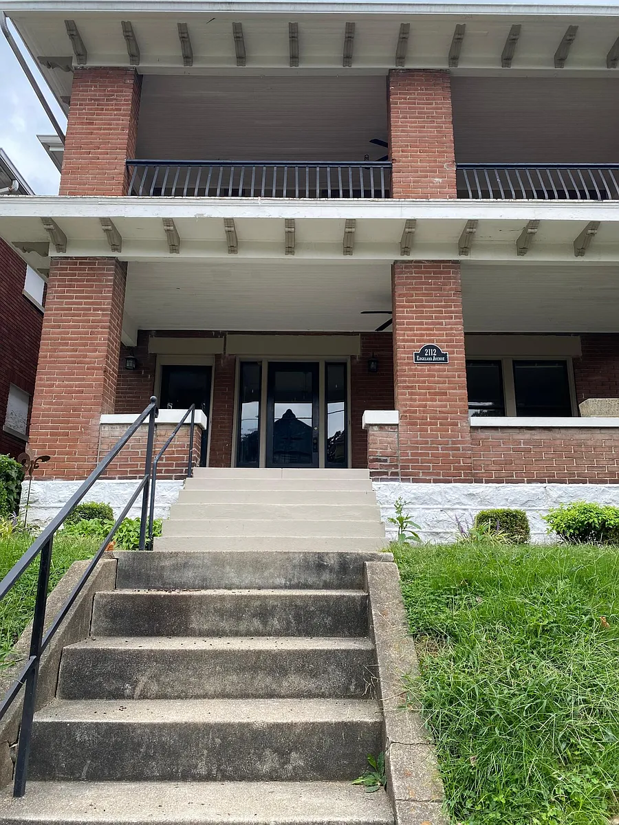 Building Photo - 2112 Edgeland Ave