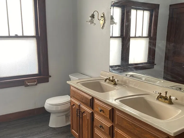 285 Hammond Ave — Photo 8
