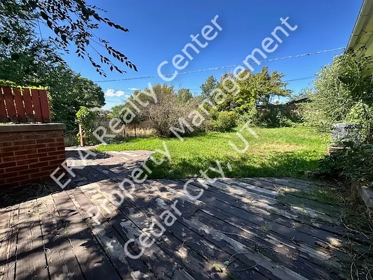 294 S Dewey Ave — Photo 23