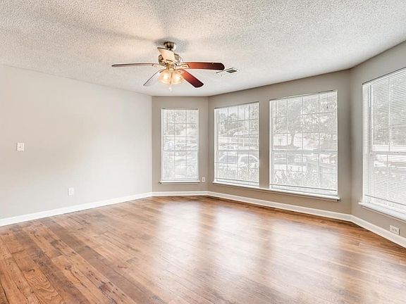 3rd image of 904 Wentworth Ct #164