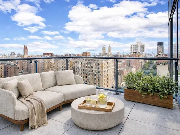 212 W 72nd St #16B, New York, NY 10023