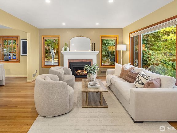 2nd image of 5257 36th Avenue NE