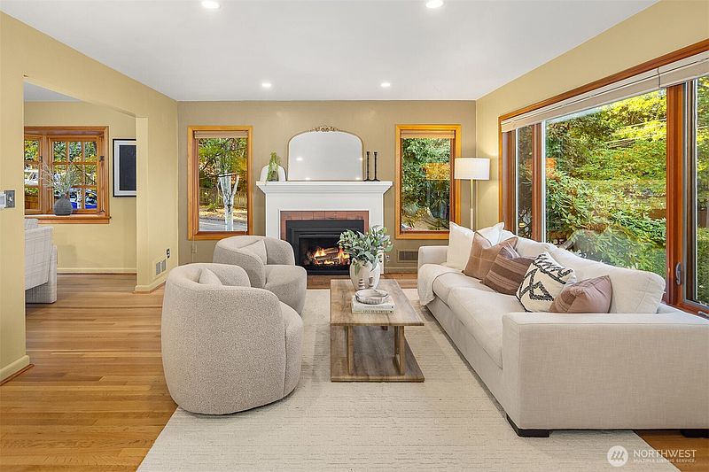 2nd image of 5257 36th Avenue NE