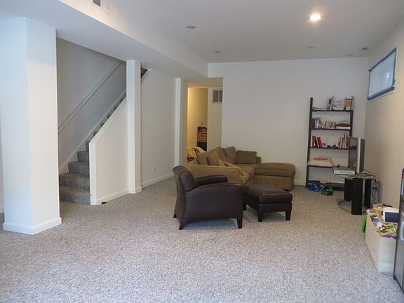 4th image of 1716 W Diversey Pkwy #1E