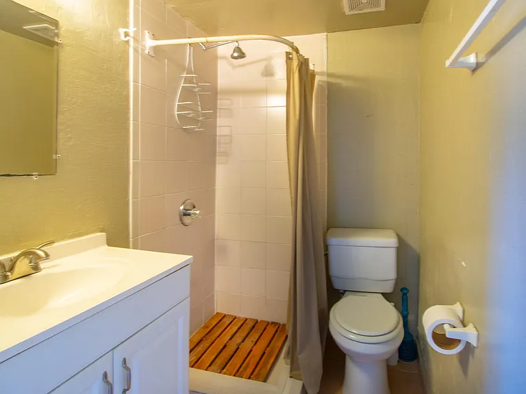 336 SW 18th Ter — Photo 25
