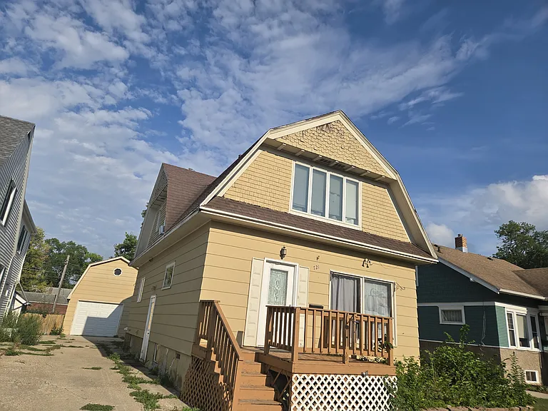 721 2nd Ave SW — Photo 1