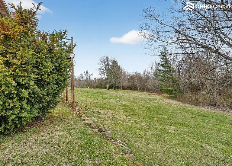 490 Beechwood Cir — Photo 8
