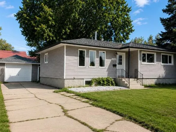 10124 N 110th Ave, Grande Prairie, AB T8V 1S6