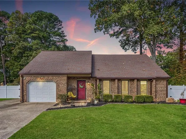 8 Liberty Cir, Newport News, VA 23602