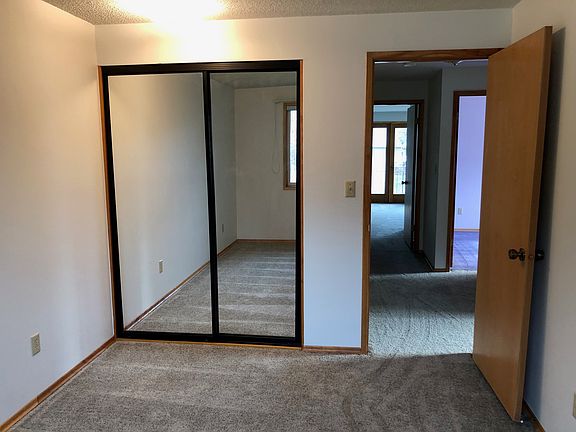 5th image of 2232 Camas Ave