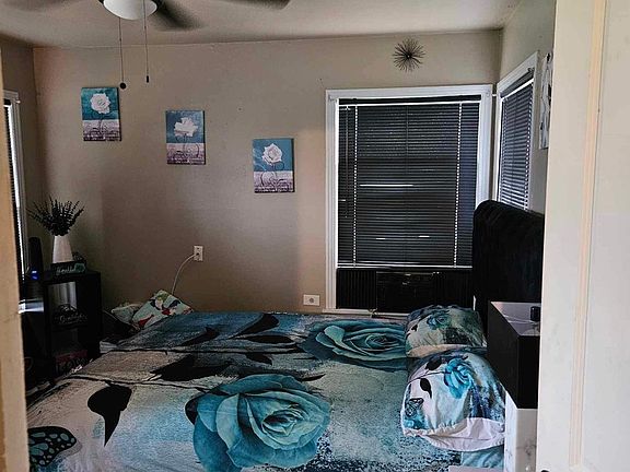3rd image of 207 PICKWELL DR