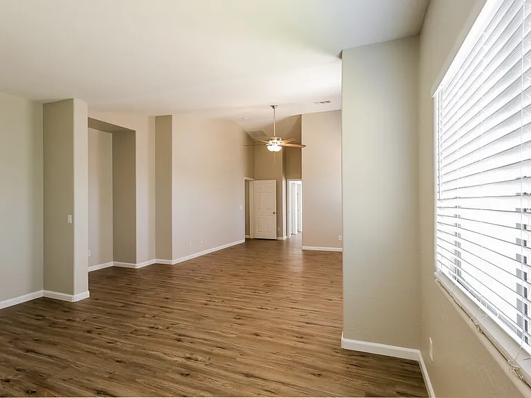 13311 W Stella Ln — Photo 10