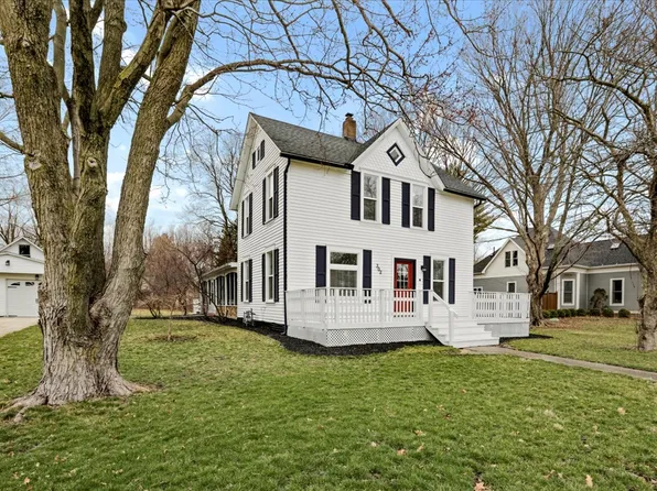 302 W Church St, Savoy, IL 61874