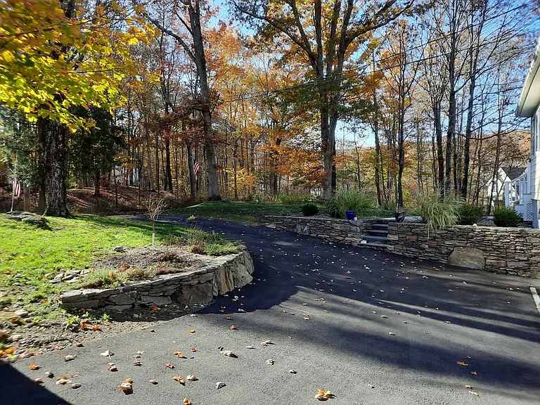 16 Hickory Ln — Photo 6