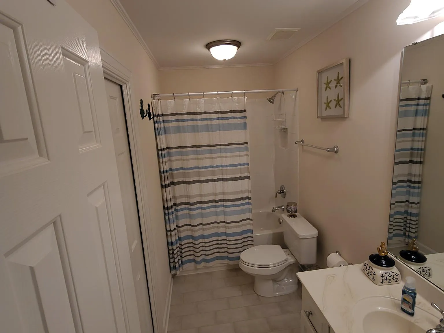 3 bed, 2.5 bath, 2750 sqft, $2,775 — Photo 3