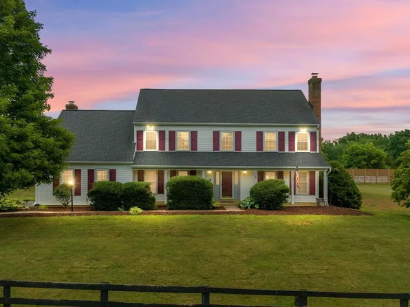 4460 Lynn Forest Dr, Gainesville, VA 20155