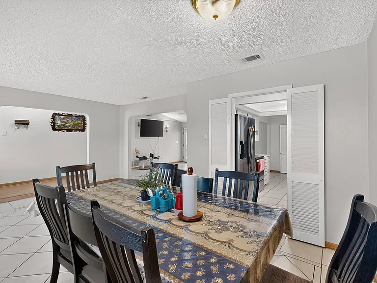 1514 Douglas Dr — Photo 16