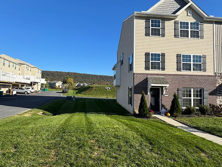 4570 Laurel Valley Ln — Photo 1