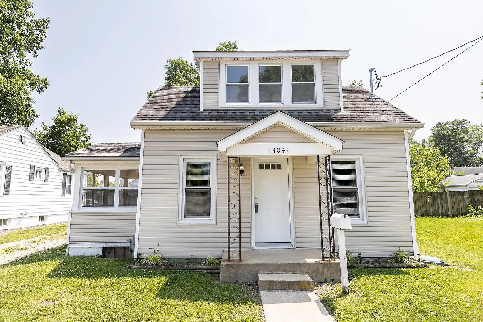 404 W State St photo 1
