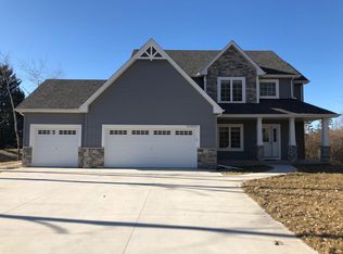 N21W26919 Belmont Dr, Pewaukee, WI 53072